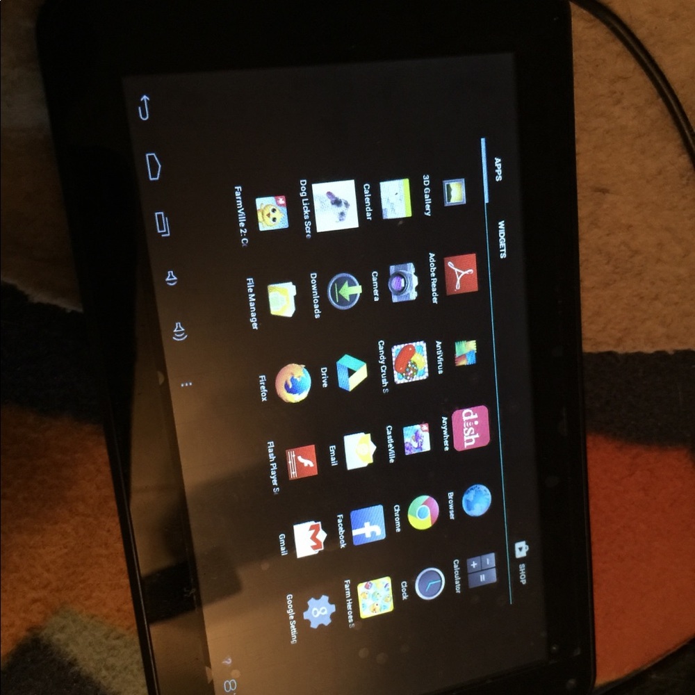 Two android tablets - Picture 3 of 4
